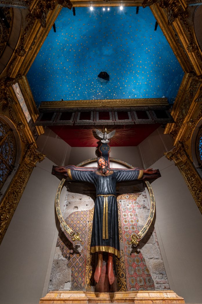 13-VOLTO SANTO DENTRO IL TEMPIETTO CON PITTURA MURALE