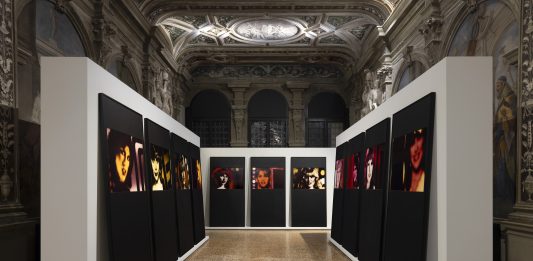 Fondazione Prada accende l’estate: le mostre da vedere a Milano e Venezia Fondazione Prada mostre estate