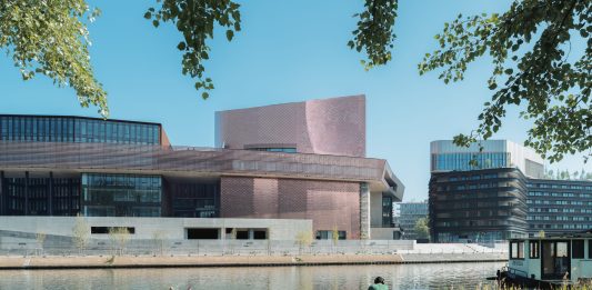 Nasce Large: a Parigi un’ex fabbrica Renault diventa centro d’arte contemporanea Large Parigi arte