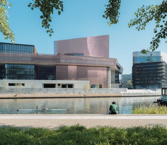 Large, a Parigi un’ex fabbrica Renault diventa centro d’arte contemporanea Large Parigi arte