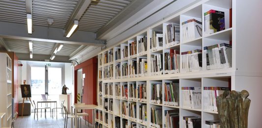 Oltre 5000 volumi per l’arte contemporanea: apre BIBLIOheart a Vimercate Biblioheart