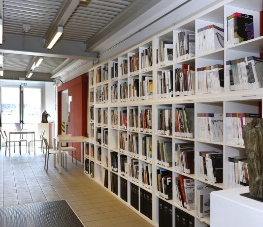 Oltre 5000 volumi per l’arte contemporanea: apre BIBLIOheart a Vimercate Biblioheart