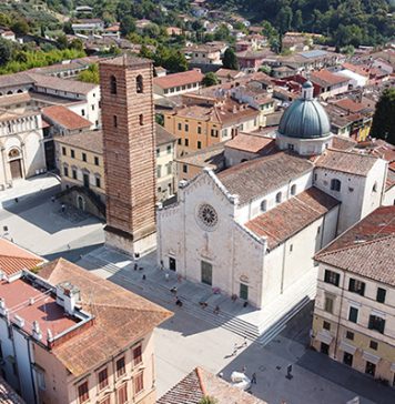 Tra marmo, arti visive e curatela: aperta la call per residenze ATENA a Pietrasanta