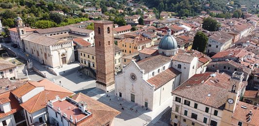 Tra marmo, arti visive e curatela: aperta la call per residenze ATENA a Pietrasanta