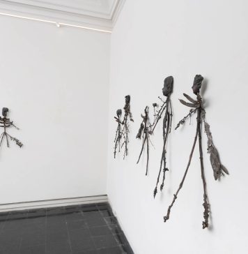 Quando il sonno si spezza: le ore notturne di Lucia Leuci in mostra a Roma