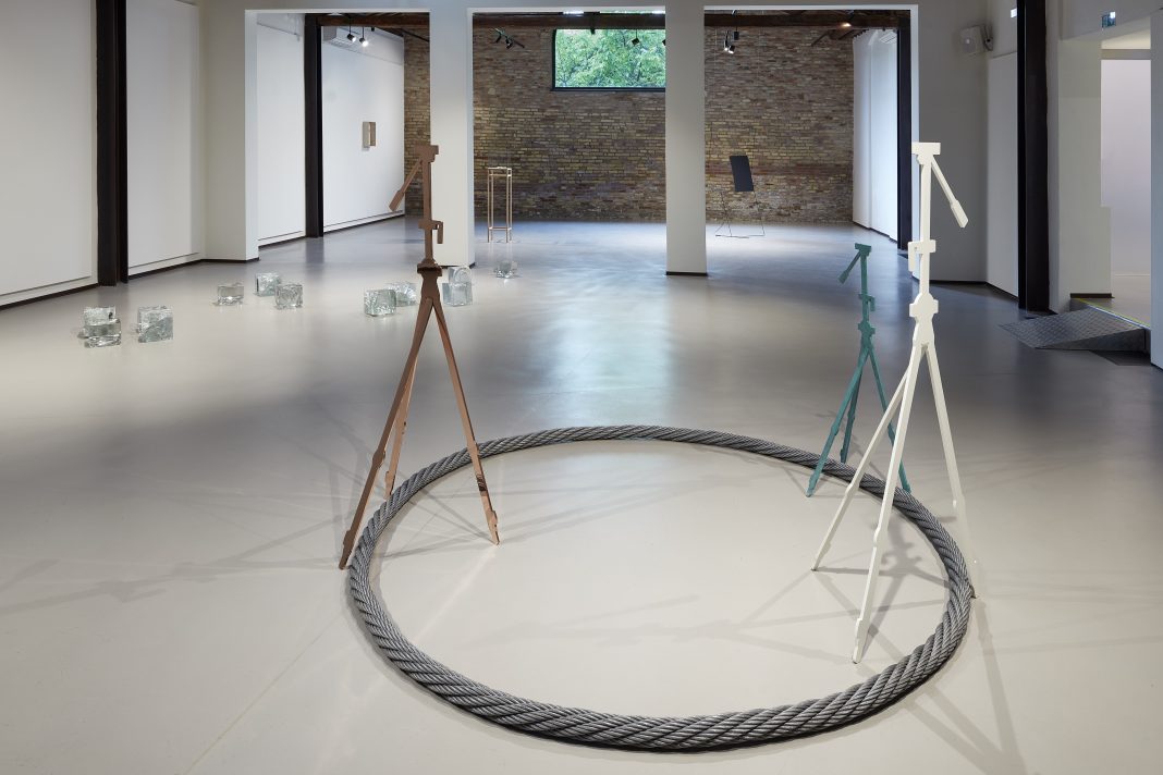 Alice Cattaneo, Elisabetta Di Maggio e Remo Salvadori, Molteplice senza disordine, veduta della mostra, Fondazione Sabe, Ravenna, 2026. Foto di Daniele Casadio