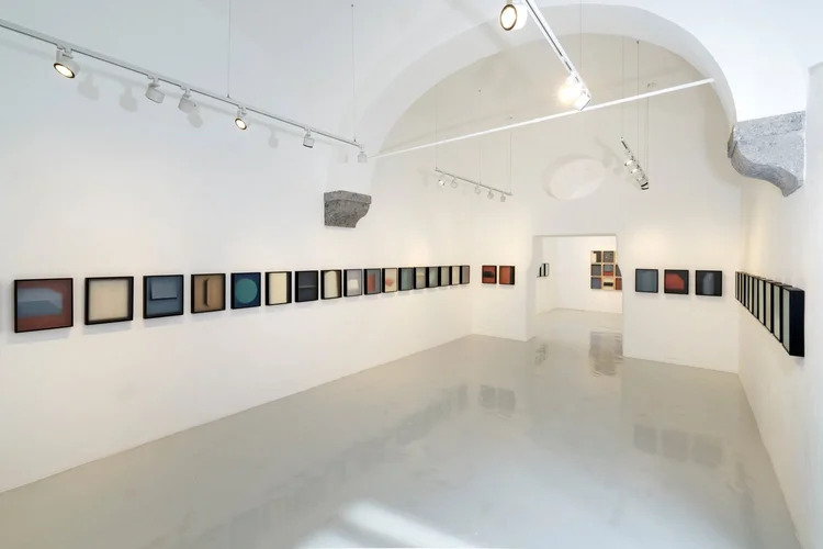 Alfredo Maiorino, Geometrie Variabili, veduta della mostra, Studio Trisorio, Napoli, 2026, ph Francesco Squeglia