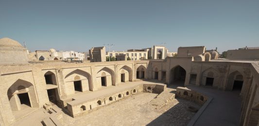 Chi è l’architetto alla guida della biennale che sta trasformando l’Uzbekistan