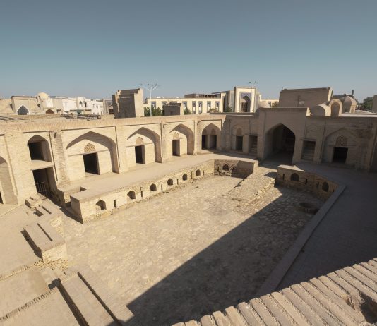 Chi è l’architetto alla guida della biennale che sta trasformando l’Uzbekistan