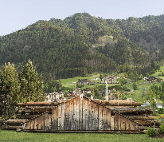 La Biennale Gherdëina compie vent’anni e trasforma le Dolomiti in un giardino del futuro Biennale Gherdëina