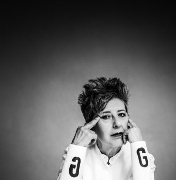 «Diventi persona quando ti aggiusti nei panni». Conversazione con Maria Luisa Frisa