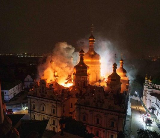 Kiev, colpita la Lavra delle Grotte: fiamme al monastero patrimonio UNESCO