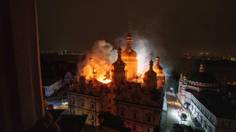 monastero kiev fiamme