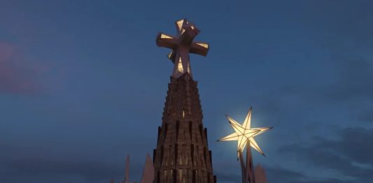Sagrada Familia, completata la Torre di Gesù: l’arte contemporanea nel cantiere di Gaudí