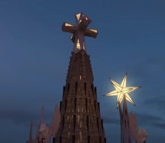 Sagrada Familia, completata la Torre di Gesù: l’arte contemporanea nel cantiere di Gaudí