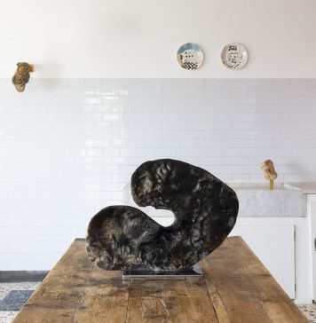Ad Albissola la casa-utopia di Asger Jorn ospita i fossili in ceramica di Luca Trevisani