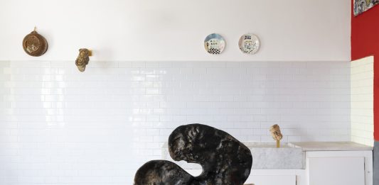 Ad Albissola la casa-utopia di Asger Jorn ospita i fossili in ceramica di Luca Trevisani luca trevisani casa jorn