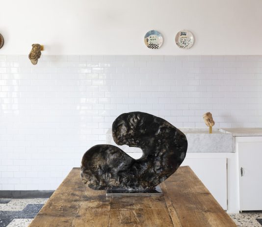 Ad Albissola la casa-utopia di Asger Jorn ospita i fossili in ceramica di Luca Trevisani luca trevisani casa jorn