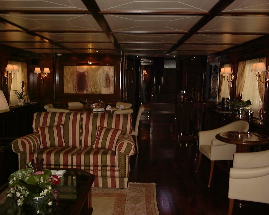 Vittoria Vanghelis – Dialogo con l’orohttps://www.exibart.com/repository/media/eventi/2003/10/vittoria-vanghelis-8211-dialogo-con-l’oro.jpg