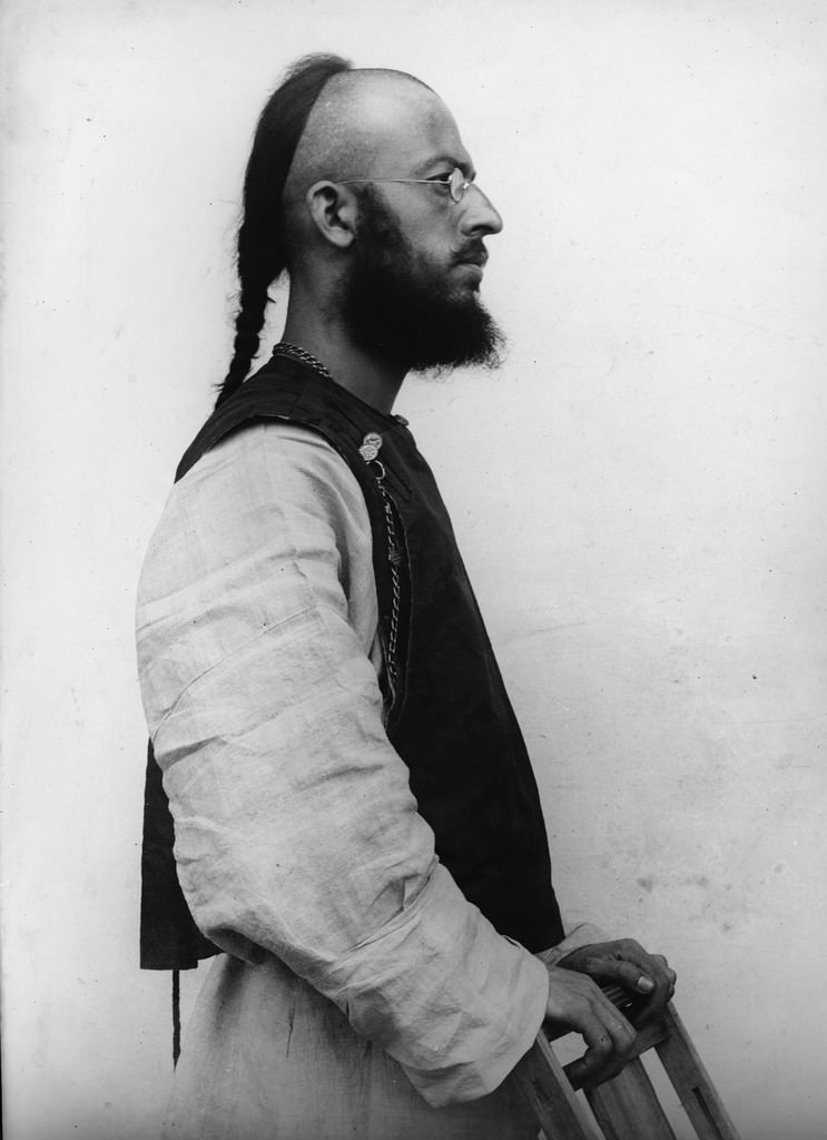 Cina perduta nelle fotografie di Leone Nanihttps://www.exibart.com/repository/media/eventi/2003/12/cina-perduta-nelle-fotografie-di-leone-nani.jpg