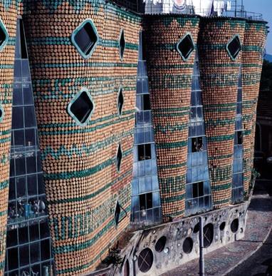 Viaggio attraverso la ceramica grottesca Viaggio attraverso la ceramica grottesca