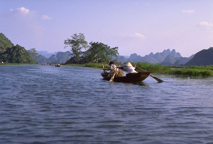 Sergio Tori – Viet Namhttps://www.exibart.com/repository/media/eventi/2004/01/sergio-tori-8211-viet-nam.jpg