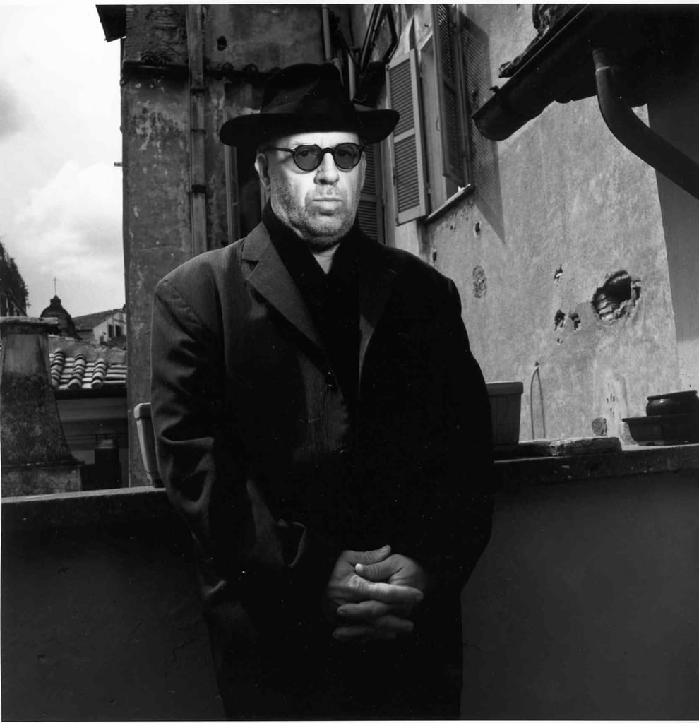 Brunella Longo – Ritrattihttps://www.exibart.com/repository/media/eventi/2004/02/brunella-longo-8211-ritratti.jpg