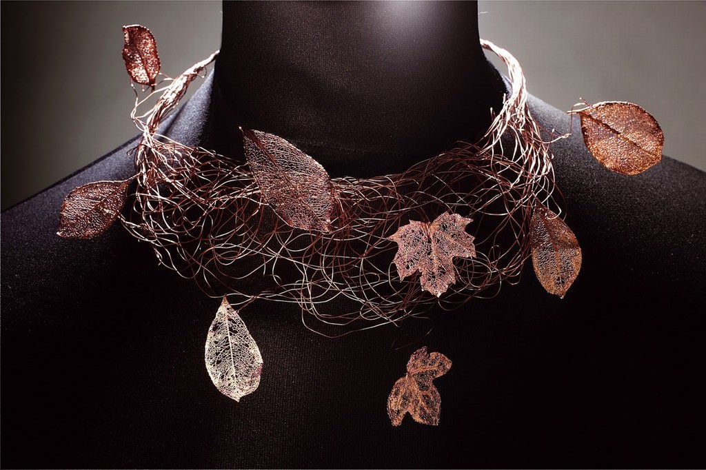 Landscape Jewelleryhttps://www.exibart.com/repository/media/eventi/2004/02/landscape-jewellery.jpg