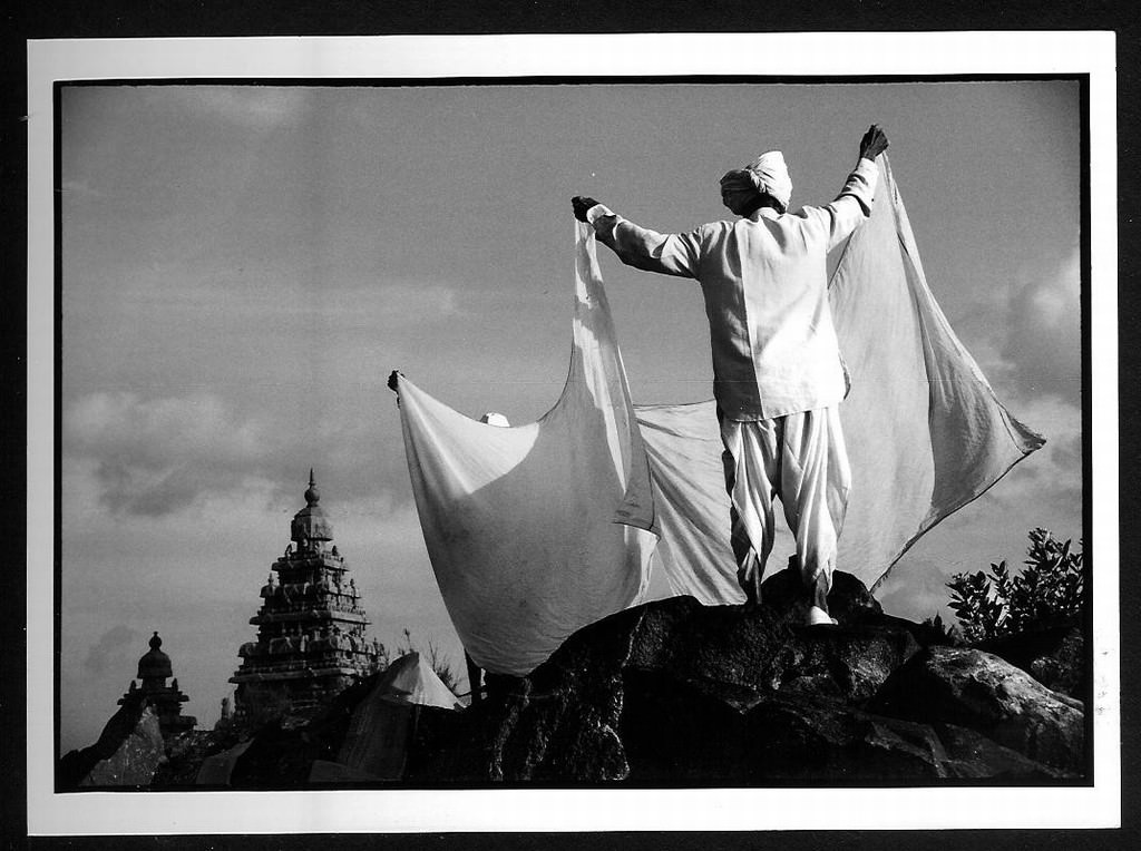 Massimiliano Troiani – India iter – landhttps://www.exibart.com/repository/media/eventi/2004/02/massimiliano-troiani-8211-india-iter-8211-land.jpg