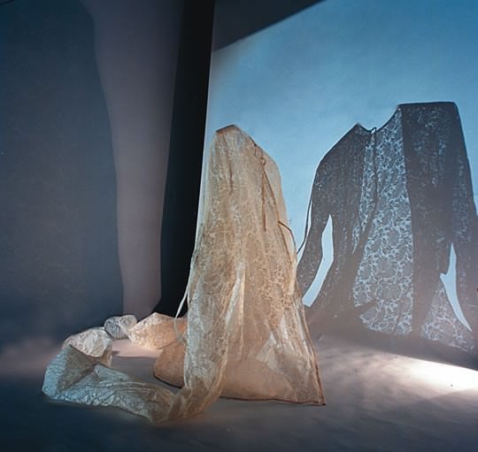 Sara Montani – Sosia d’ombrahttps://www.exibart.com/repository/media/eventi/2004/04/sara-montani-8211-sosia-d’ombra.jpg