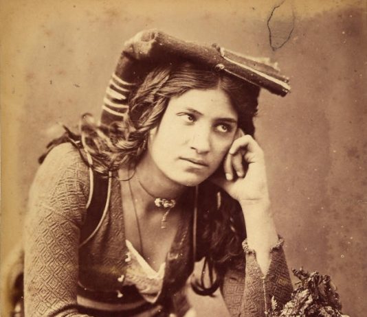 Il pane e le rose – Donne del Lazio nelle Collezioni Alinari Il pane e le rose – Donne del Lazio nelle Collezioni Alinari