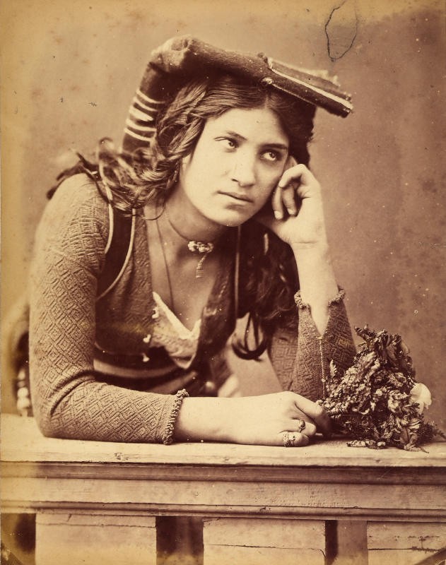 Il pane e le rose – Donne del Lazio nelle Collezioni Alinarihttps://www.exibart.com/repository/media/eventi/2004/09/il-pane-e-le-rose-8211-donne-del-lazio-nelle-collezioni-alinari.jpg