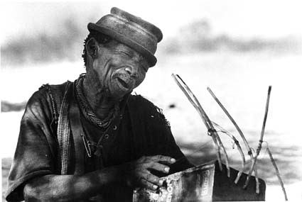 Paul Weinberg –  In cerca dei San (Boscimani)