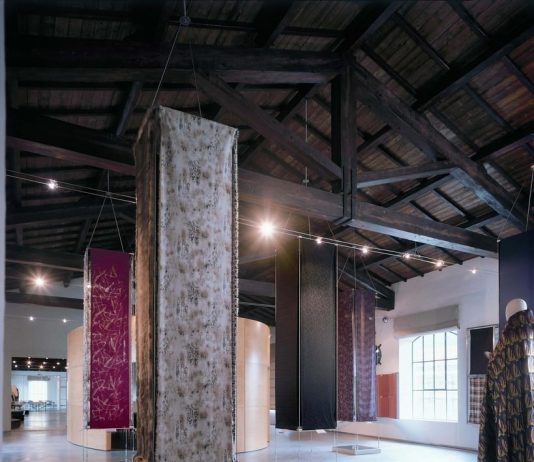 Bagliori di seta e oro