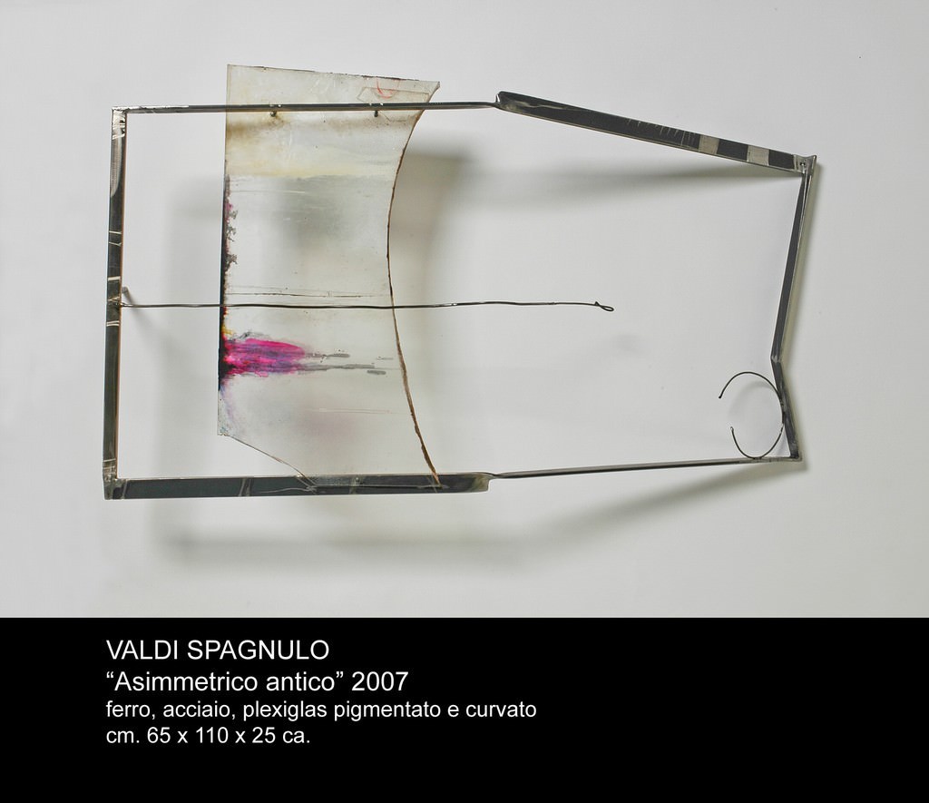Valdi Spagnulo – Asimmetrie–pieghe-torsionihttps://www.exibart.com/repository/media/eventi/2005/02/valdi-spagnulo-8211-asimmetrie–pieghe-torsioni.jpg