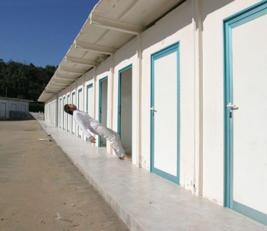 Marcello Moscara – È soltanto un discorso sospeso