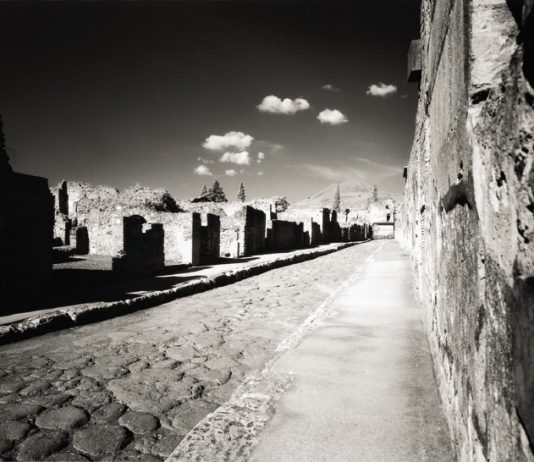 Obiettivo Napoli. Luoghi memorie immagini