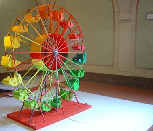 Sandra Tomboloni – Between and underneath