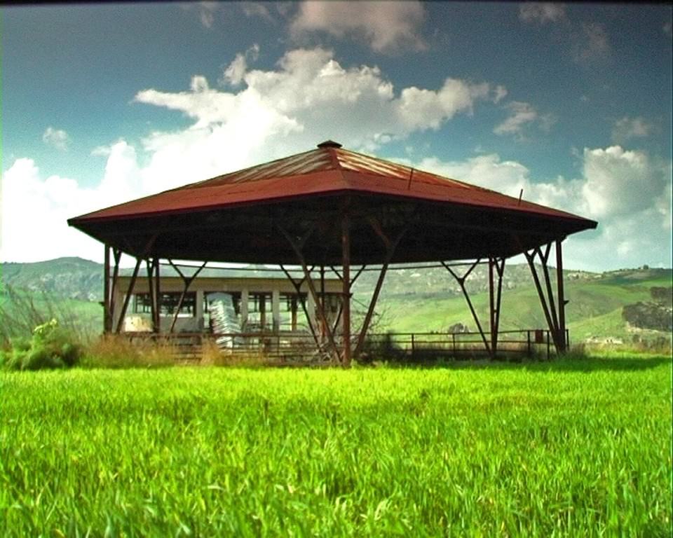 Ester Sparatore – Fuori luogohttps://www.exibart.com/repository/media/eventi/2005/05/ester-sparatore-8211-fuori-luogo.jpg