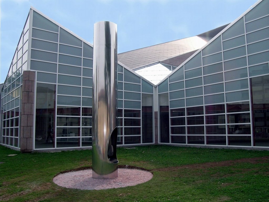 Inaugurazione della scultura Cerchia il cielohttps://www.exibart.com/repository/media/eventi/2005/05/inaugurazione-della-scultura-cerchia-il-cielo.jpg