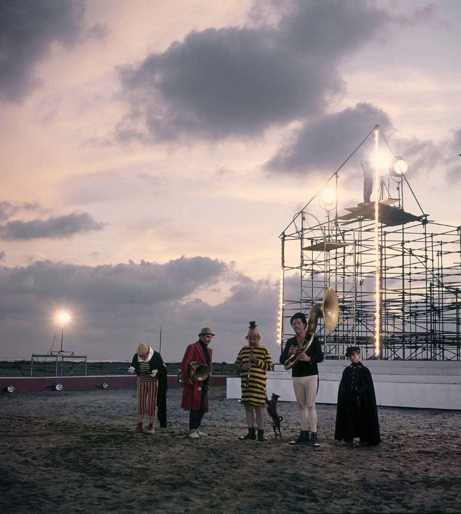 Otto e mezzo a colorihttps://www.exibart.com/repository/media/eventi/2005/05/otto-e-mezzo-a-colori.jpg