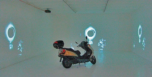 Raul Gabriel – Urban Trashhttps://www.exibart.com/repository/media/eventi/2005/05/raul-gabriel-8211-urban-trash.jpg