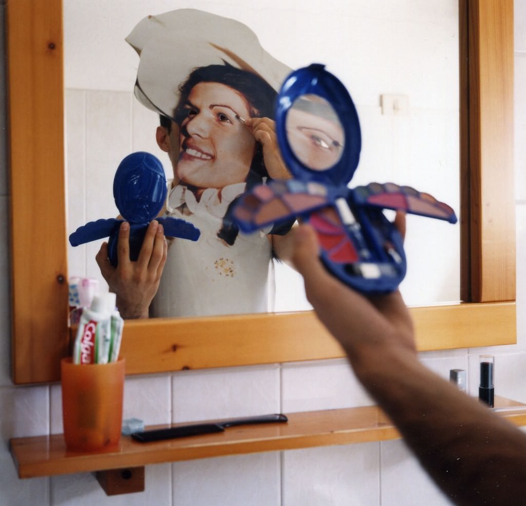 Stanze 2005. Identità in prestitohttps://www.exibart.com/repository/media/eventi/2005/05/stanze-2005.-identità-in-prestito.jpg