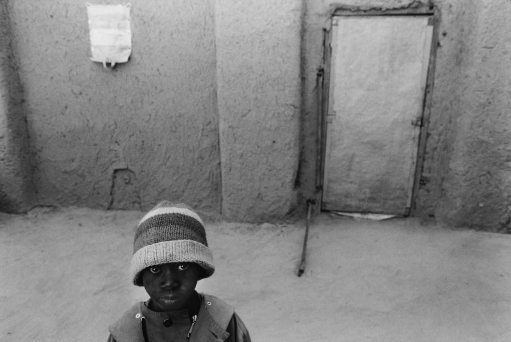 Stefano Pensotti – Azalai, lungo la via del salehttps://www.exibart.com/repository/media/eventi/2005/05/stefano-pensotti-8211-azalai-lungo-la-via-del-sale.jpg