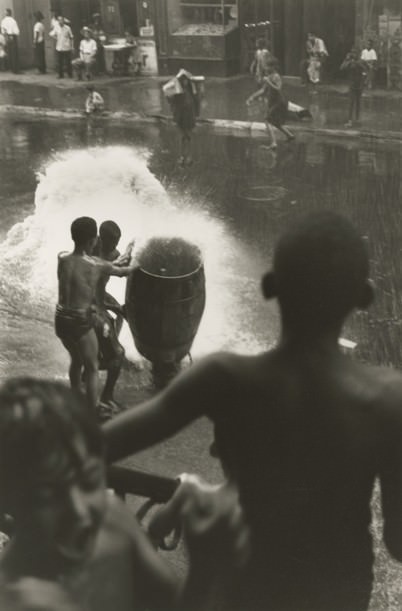 Helen Levitt – In the Streethttps://www.exibart.com/repository/media/eventi/2005/06/helen-levitt-8211-in-the-street.jpg