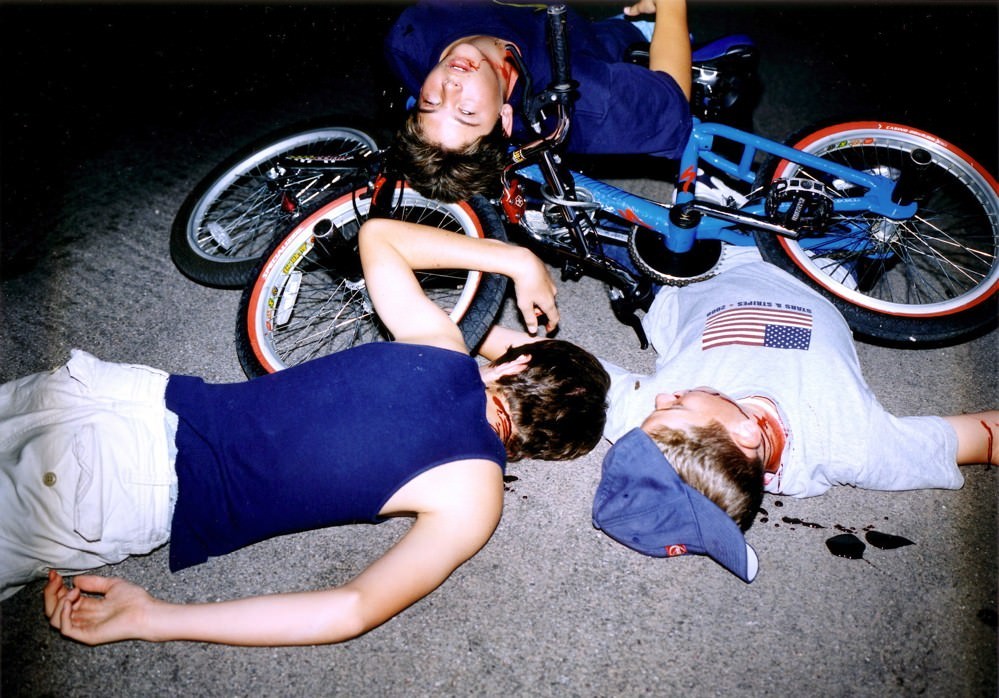 Jen DeNike – Vampire Portraitshttps://www.exibart.com/repository/media/eventi/2005/06/jen-denike-8211-vampire-portraits.jpg