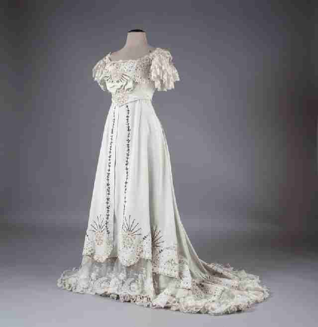 La Belle Epoque nell’Imperohttps://www.exibart.com/repository/media/eventi/2005/06/la-belle-epoque-nell’impero.jpg