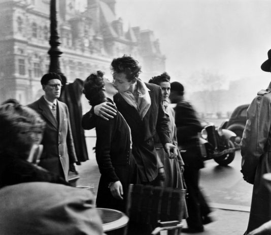 Robert Doisneau – «l’amore è …»