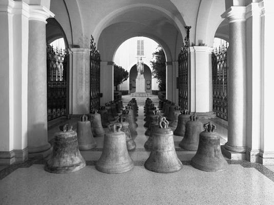 Claudio Parmiggiani – In silenzio a voce alta