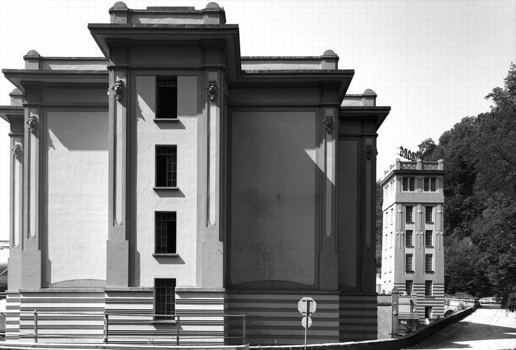 Marco Introini – Linee e volumihttps://www.exibart.com/repository/media/eventi/2005/09/marco-introini-8211-linee-e-volumi.jpg